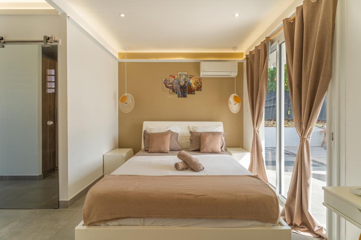 18Location villa piscine 4 chambres sainte luce_la ChambrePrincipale